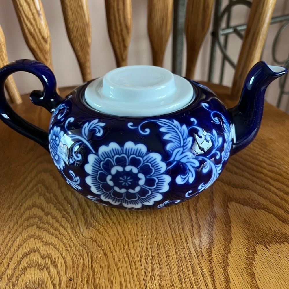 TEAPOT AND LID - MANDARIN by PIER ONE - NEVER USED. WAS ONLY ON DISPLAY